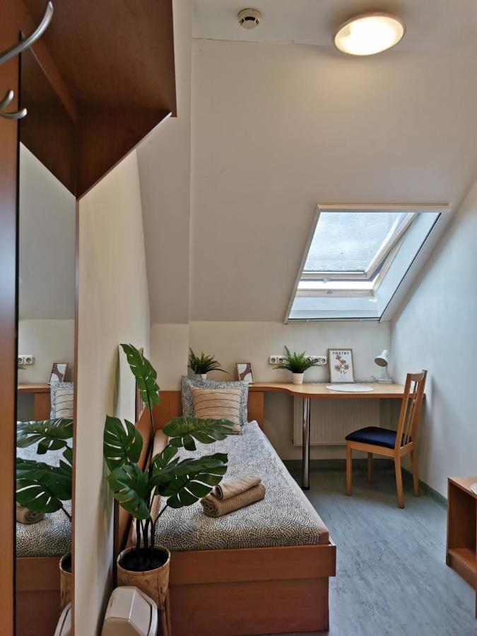 Hid Ifjusagi Szallo Hostel Dunaujvaros Ngoại thất bức ảnh