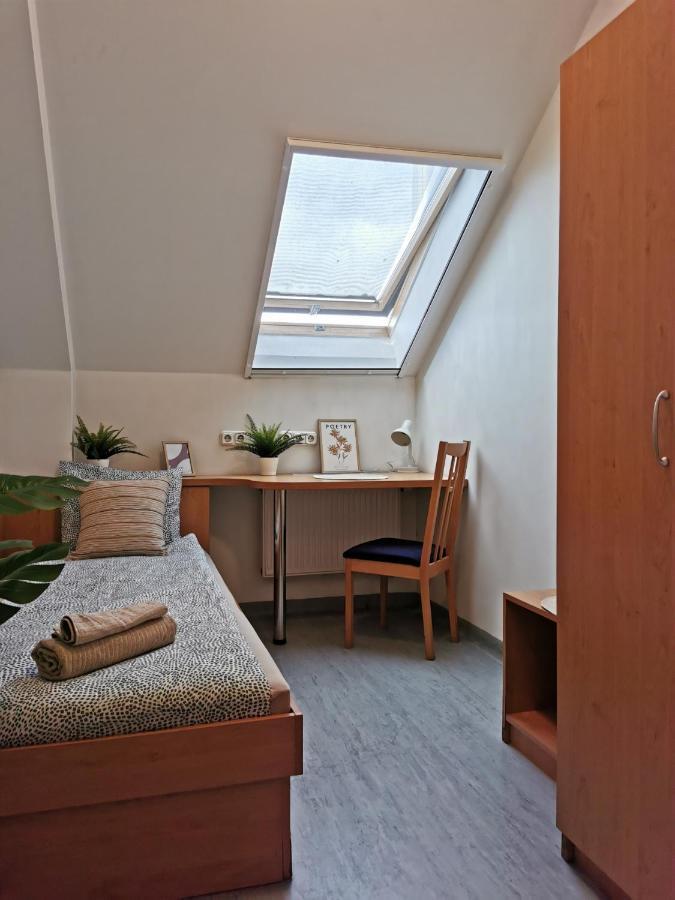 Hid Ifjusagi Szallo Hostel Dunaujvaros Ngoại thất bức ảnh