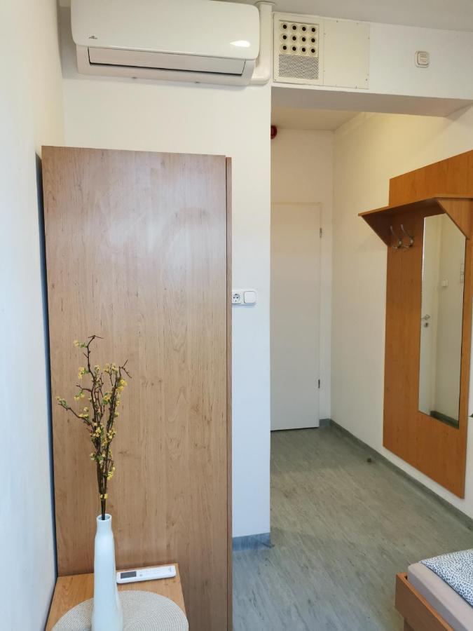 Hid Ifjusagi Szallo Hostel Dunaujvaros Ngoại thất bức ảnh