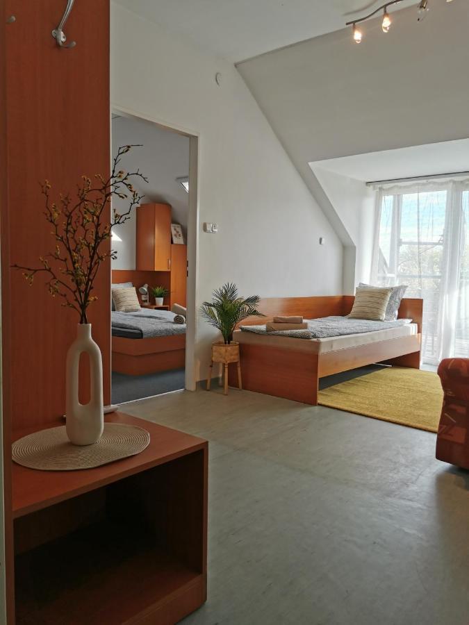 Hid Ifjusagi Szallo Hostel Dunaujvaros Ngoại thất bức ảnh