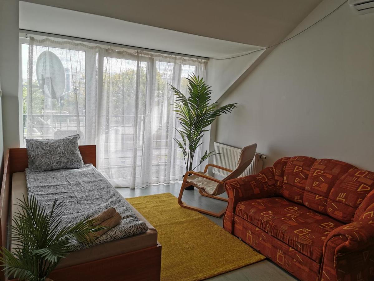 Hid Ifjusagi Szallo Hostel Dunaujvaros Ngoại thất bức ảnh