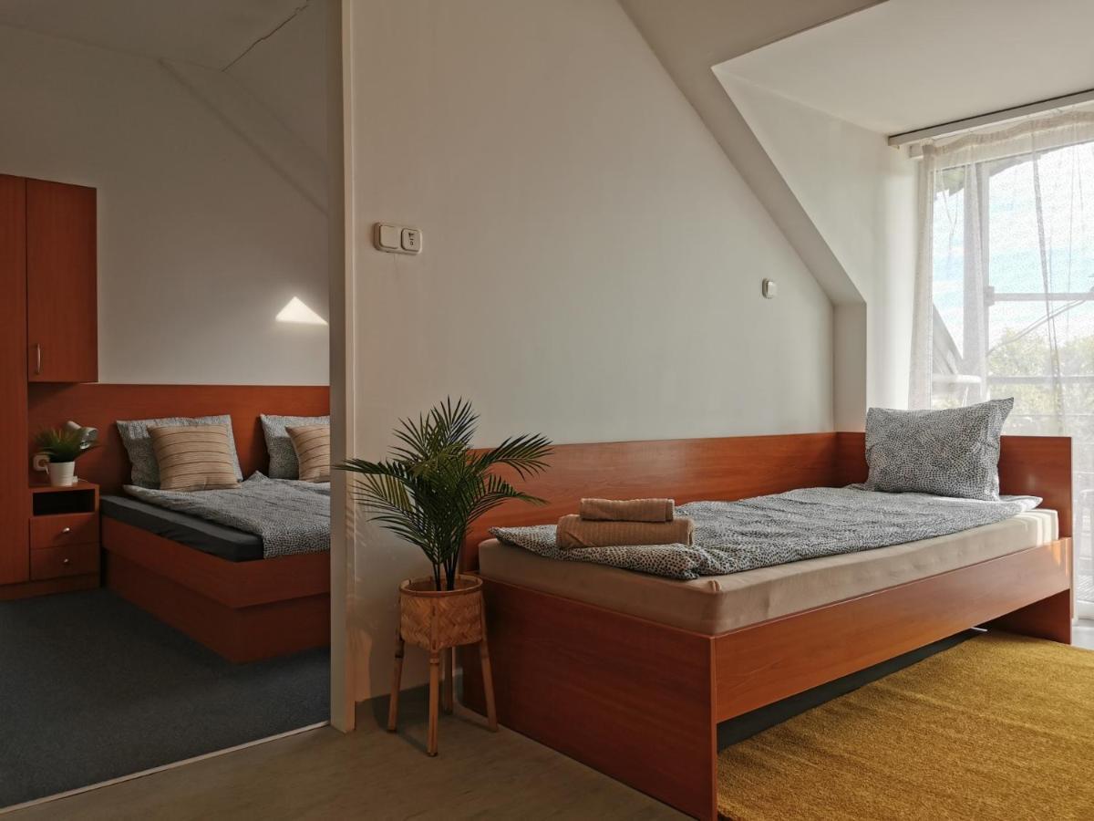 Hid Ifjusagi Szallo Hostel Dunaujvaros Ngoại thất bức ảnh