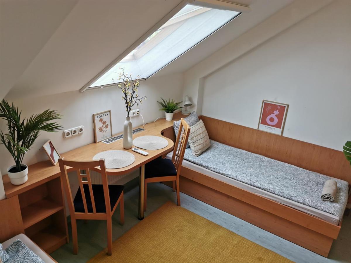 Hid Ifjusagi Szallo Hostel Dunaujvaros Ngoại thất bức ảnh
