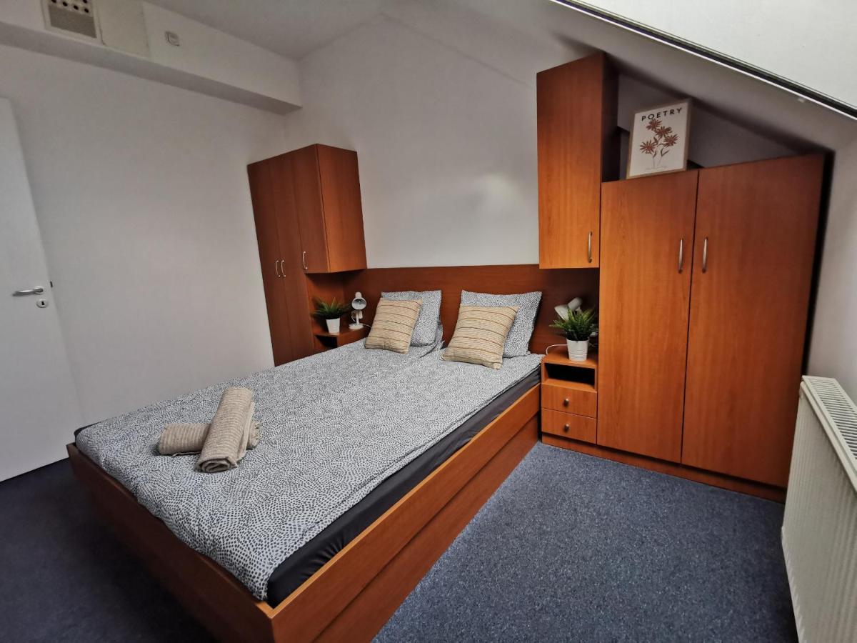Hid Ifjusagi Szallo Hostel Dunaujvaros Ngoại thất bức ảnh